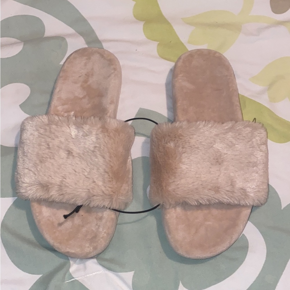 NWT: Express slippers